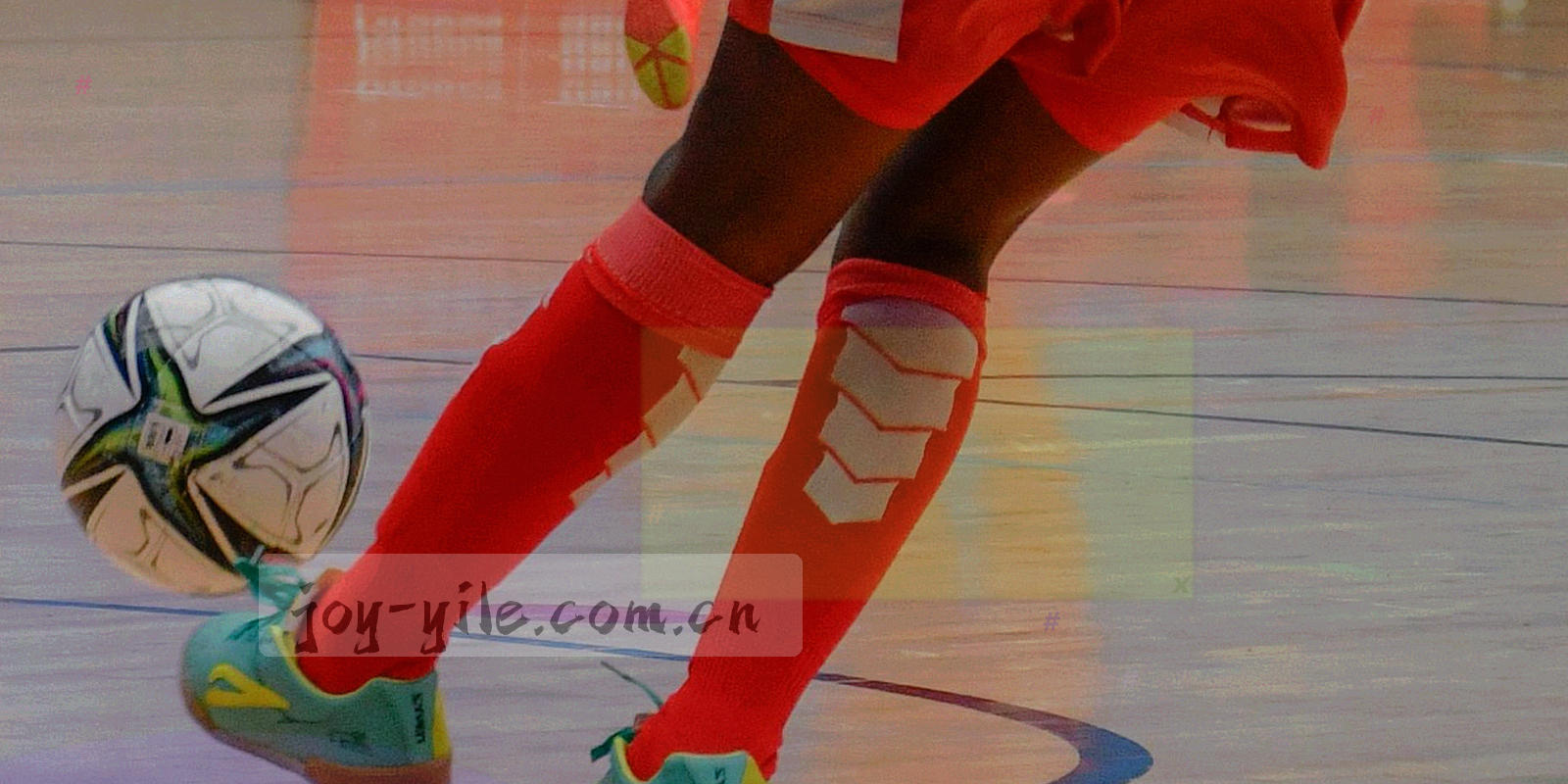 深墨蓝网格背景上铺开的霓虹青与暖橙脉冲波纹，呈现内容更新的节奏起伏